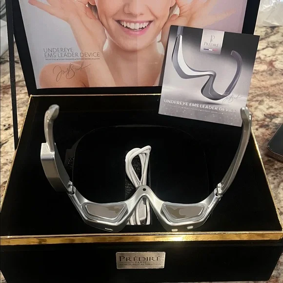 Predire Paris Black Face Mask - Picture 2 of 3